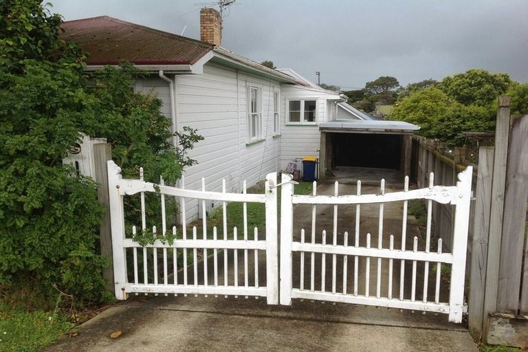 Photo of property in 4 Fairfax Avenue, Northcote, Auckland, 0627