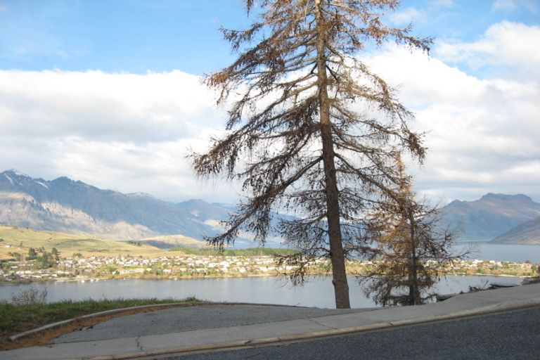 Photo of property in 8 Peregrine Place, Queenstown, 9300