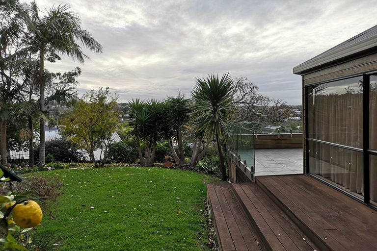 Photo of property in 62 Newhaven Terrace, Mairangi Bay, Auckland, 0630