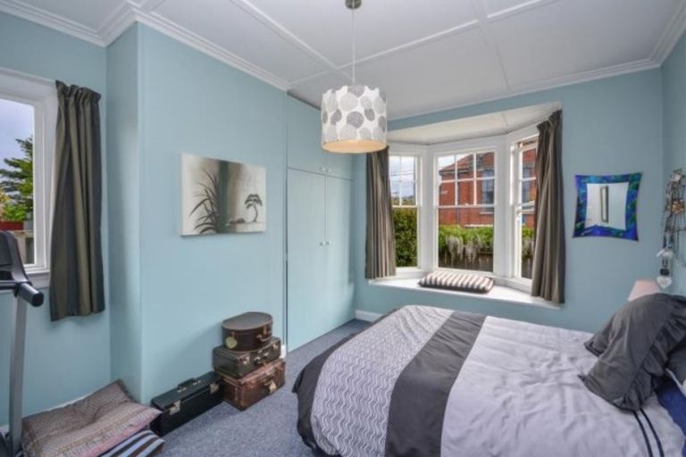 Photo of property in 37 Macandrew Road, South Dunedin, Dunedin, 9012