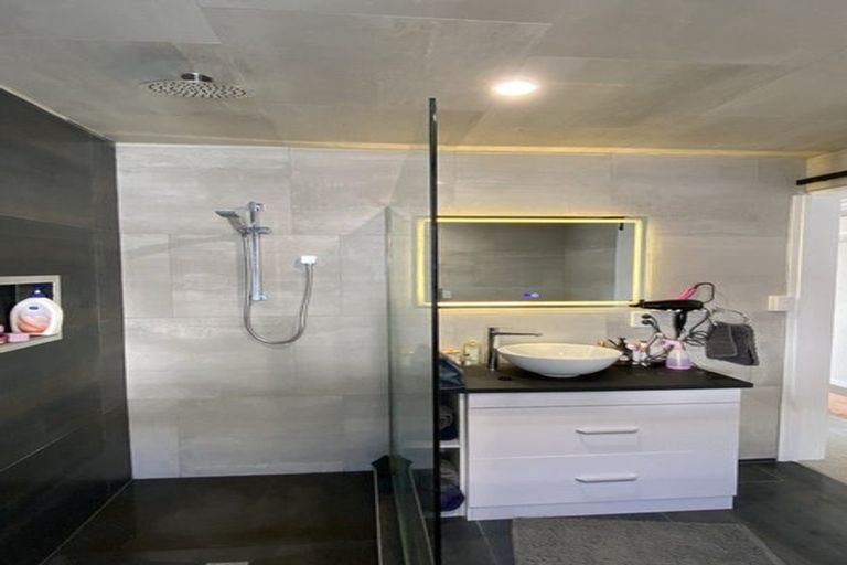 Photo of property in 14 Evans Road, Weymouth, Auckland, 2103