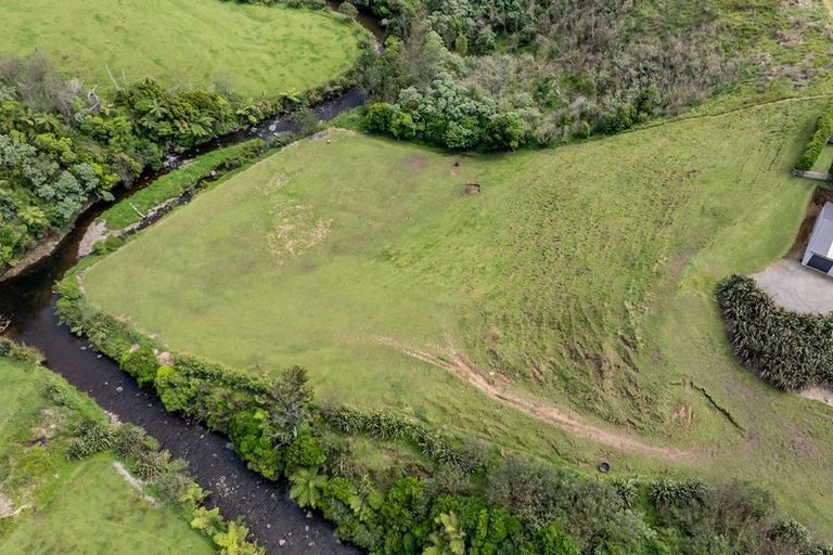 Photo of property in 253 Lwr Pitone Road, Pitone, New Plymouth, 4374