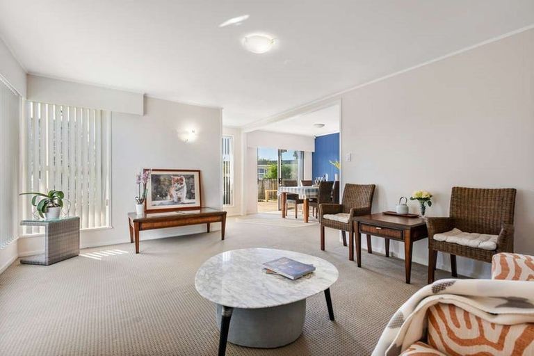 Photo of property in 10 Ellison Place, Pakuranga Heights, Auckland, 2010