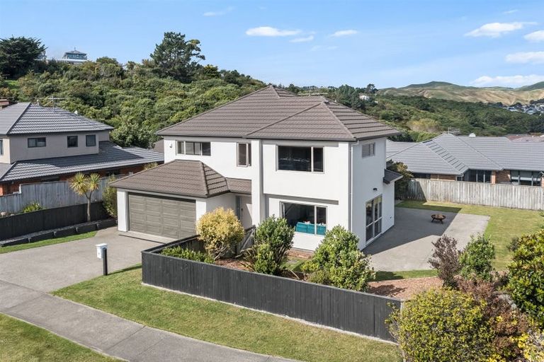 Photo of property in 2 Fiordland Place, Aotea, Porirua, 5024