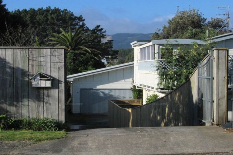 Photo of property in 18c Titoki Road, Waikanae Beach, Waikanae, 5036