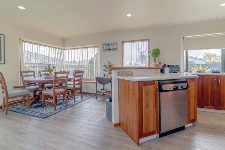 Photo of property in 71 Napier Road, Havelock North, 4130