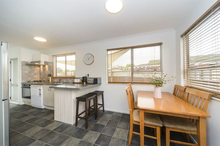 Photo of property in 77 Kaimanawa Street, Kelvin Grove, Palmerston North, 4414