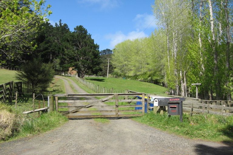 Photo of property in 122a Bethells Road, Waitakere, Henderson, 0781