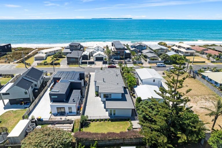 Photo of property in 60 Karewa Parade, Papamoa Beach, Papamoa, 3118