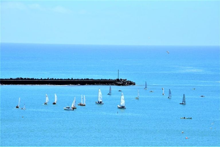 Photo of property in 9 South Road, Moturoa, New Plymouth, 4310