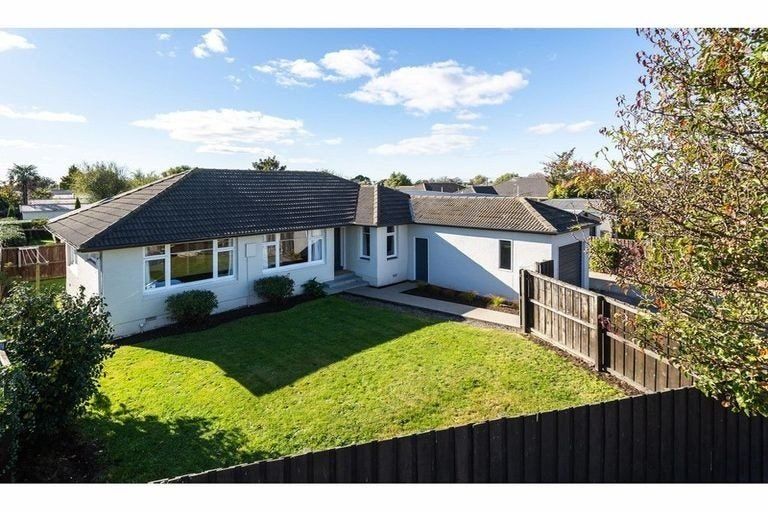 Photo of property in 1/106 Harris Crescent, Papanui, Christchurch, 8053