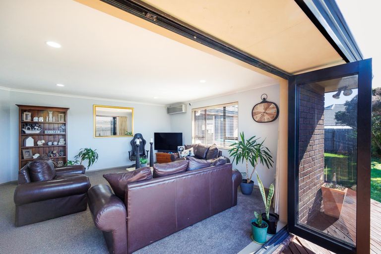 Photo of property in 12 Walnut Grove, Kelvin Grove, Palmerston North, 4414