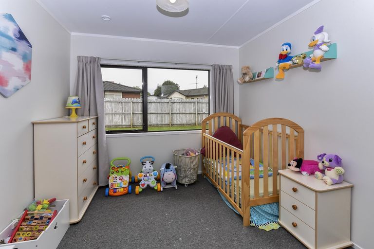 Photo of property in 3a Nerissa Place, Randwick Park, Auckland, 2105