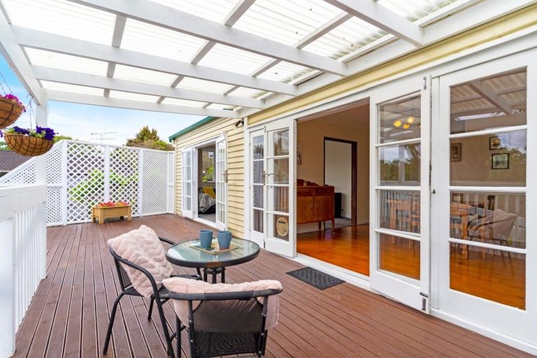 Photo of property in 17 Paramu Avenue, Birkdale, Auckland, 0626