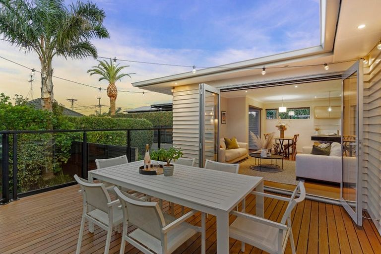 Photo of property in 2/12 Beatrice Avenue, Hillcrest, Auckland, 0627