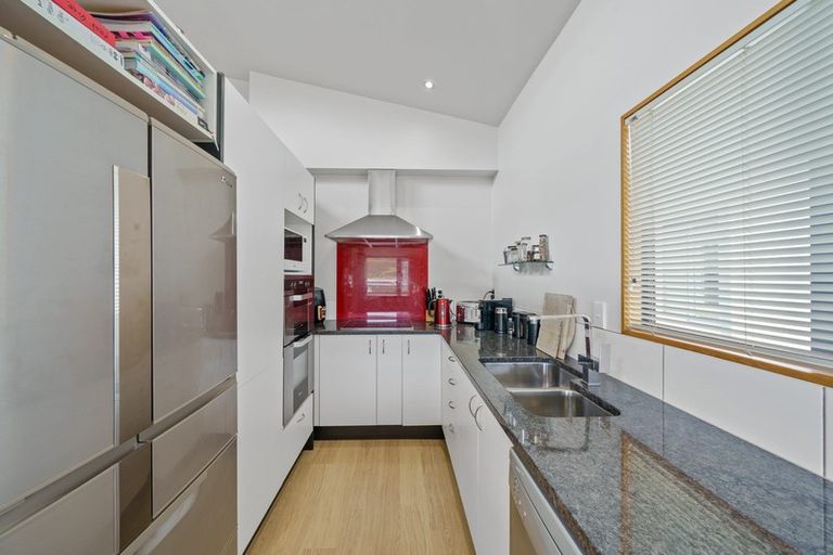 Photo of property in 8 Marina View, Paremata, Porirua, 5026