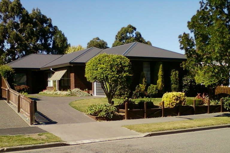 Photo of property in 38 Karnak Crescent, Russley, Christchurch, 8042