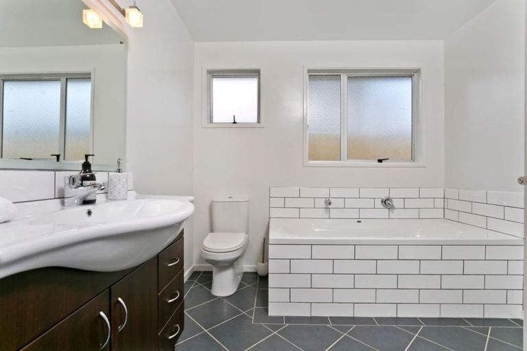 Photo of property in 22 Glastron Place, Bayview, Auckland, 0629