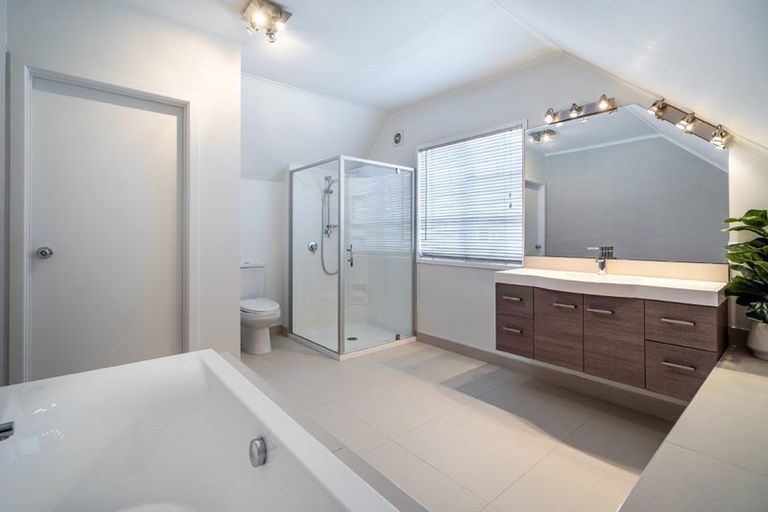 Photo of property in 1/52 Northboro Road, Belmont, Auckland, 0622