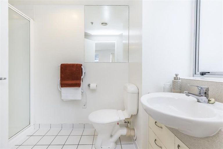 Photo of property in Terrace Heights Apartments, 2a/163 The Terrace, Wellington Central, Wellington, 6011