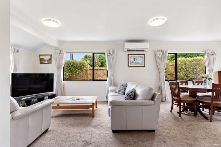 Photo of property in 37 Hutchinson Avenue, New Lynn, Auckland, 0600