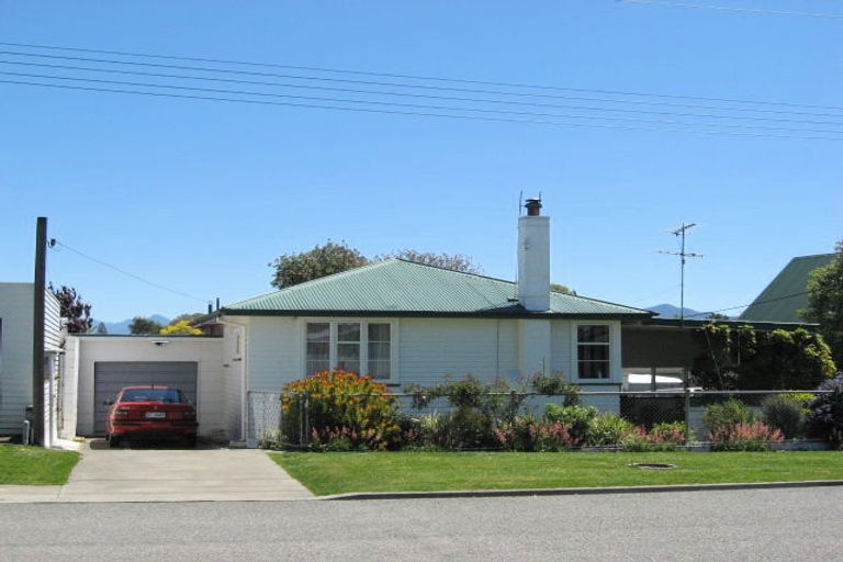 Photo of property in 16 Holdaway Street, Riversdale, Blenheim, 7201