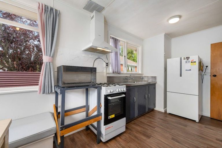 Photo of property in 21 Crewe Crescent, Hokowhitu, Palmerston North, 4410