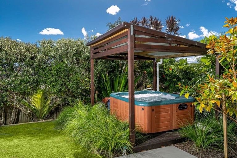 Photo of property in 13 Rangi Avenue, Schnapper Rock, Auckland, 0632