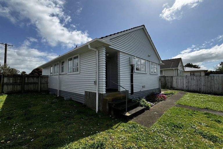 Photo of property in 67 Fairfield Road, Hawera, 4610
