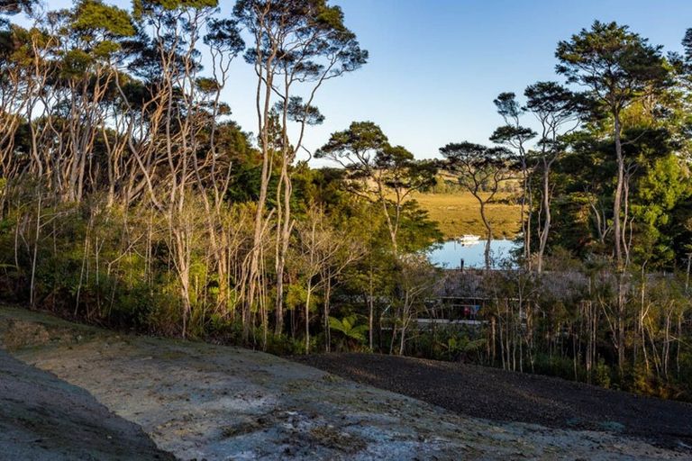 Photo of property in 12 Chenery Road, Red Beach, 0932