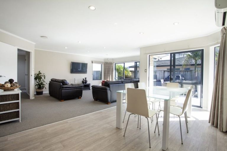 Photo of property in 122 Evans Road, Papamoa Beach, Papamoa, 3118