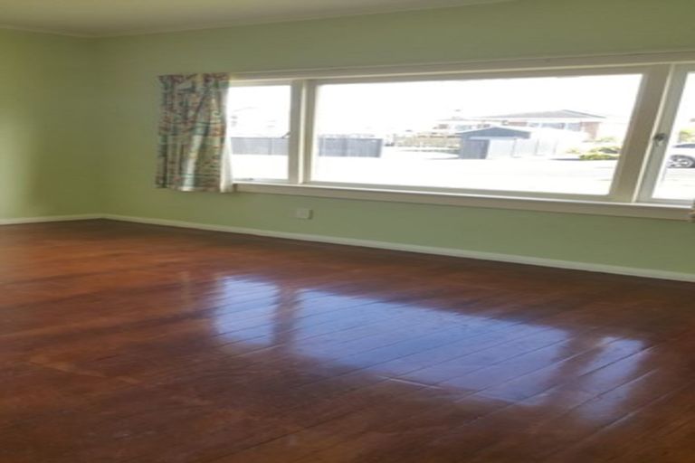 Photo of property in 14 Kokiri Street, Te Atatu South, Auckland, 0610