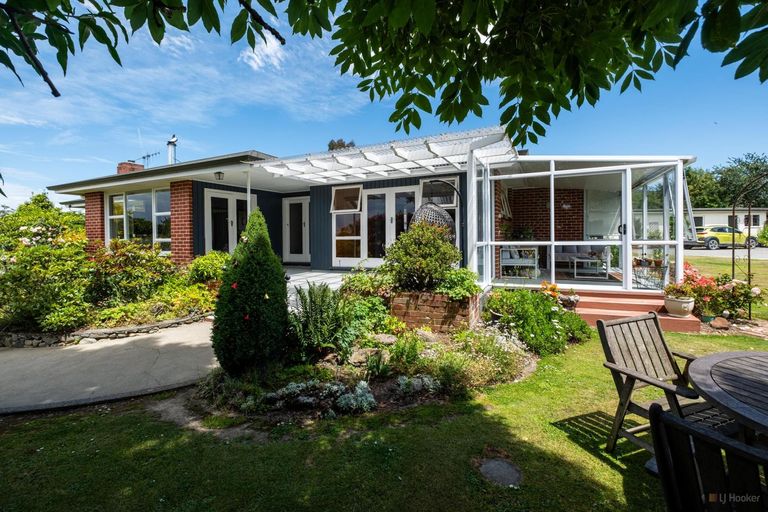 Photo of property in 76 Rhodes Street, Waimate, 7924