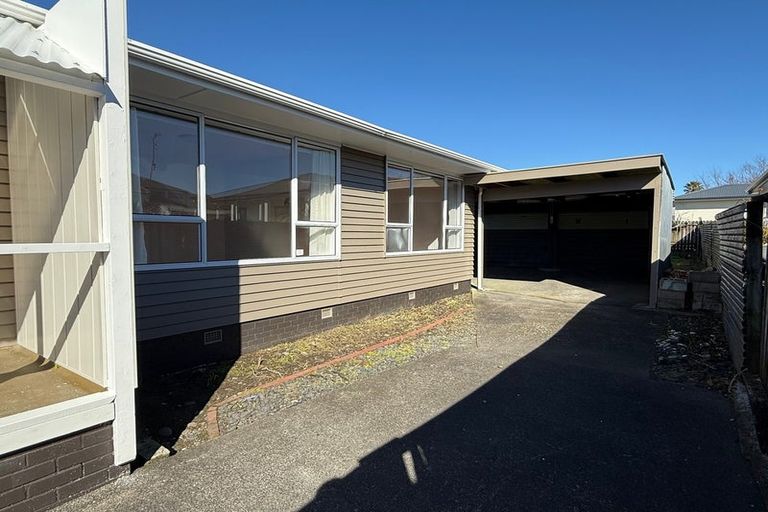 Photo of property in 61 Larnoch Road, Henderson, Auckland, 0610