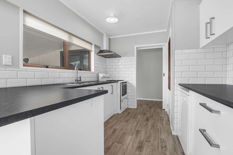 Photo of property in 45 Sandspit Road, Waiuku, 2123