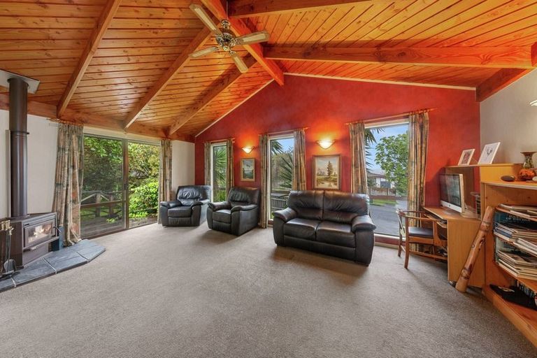 Photo of property in 12 Sandgate Avenue, Botany Downs, Auckland, 2010