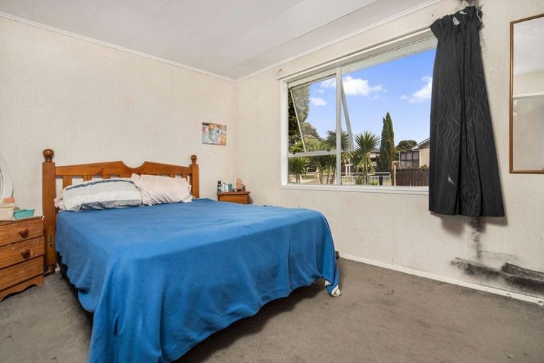 Photo of property in 21 Ngatira Place, Clendon Park, Auckland, 2103