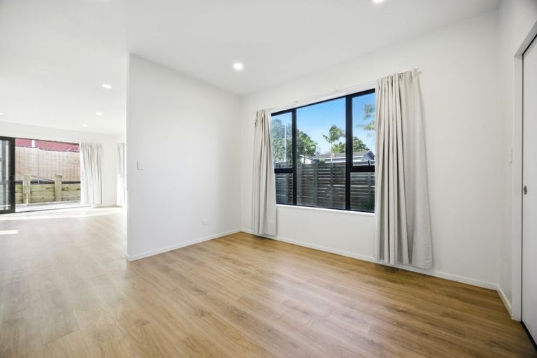 Photo of property in 43a Fitzherbert Avenue, West Harbour, Auckland, 0618