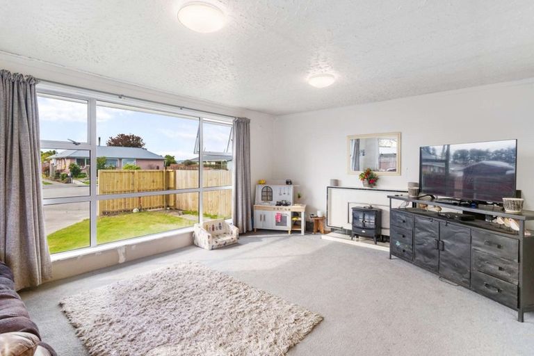Photo of property in 25 Camelia Place, Islington, Christchurch, 8042