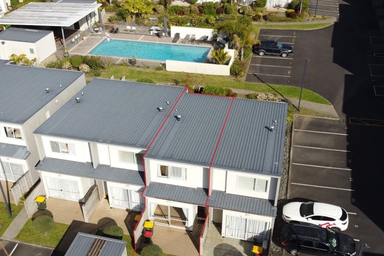 Photo of property in 2/7 Kelvin Hart Drive, East Tamaki, Auckland, 2013