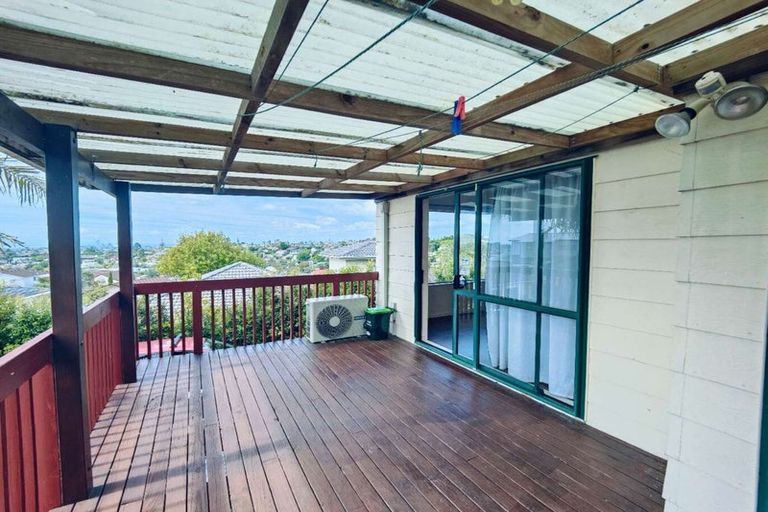 Photo of property in 2/22 Athena Drive, Totara Vale, Auckland, 0629