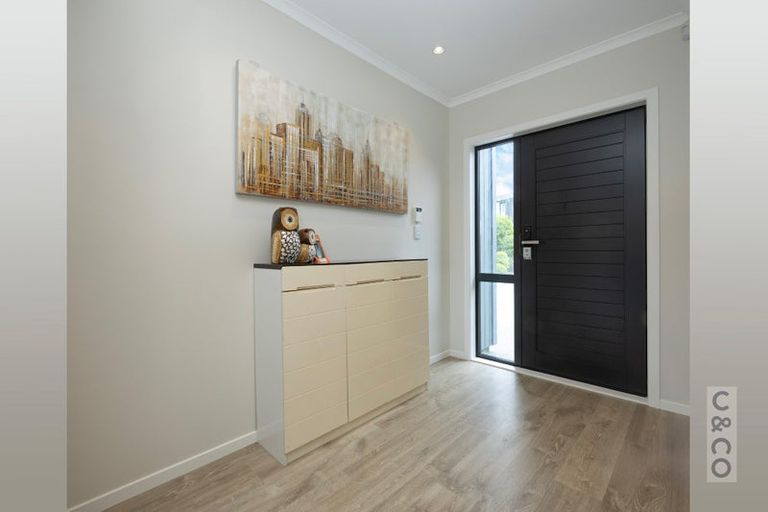 Photo of property in 15 Vogwill Road, Kumeu, 0810