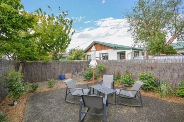 Photo of property in 37 Macandrew Road, South Dunedin, Dunedin, 9012