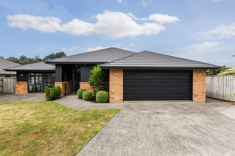 Photo of property in 8 Tararua Close, Aotea, Porirua, 5024