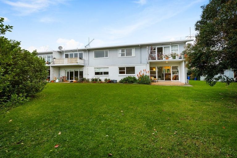 Photo of property in 3/133 Shakespeare Road, Milford, Auckland, 0620