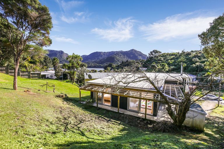 Photo of property in 39 Foster Avenue, Huia, Auckland, 0604