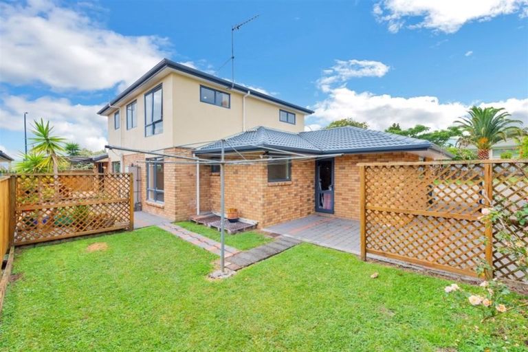 Photo of property in 1 Highfields Terrace, Henderson, Auckland, 0612