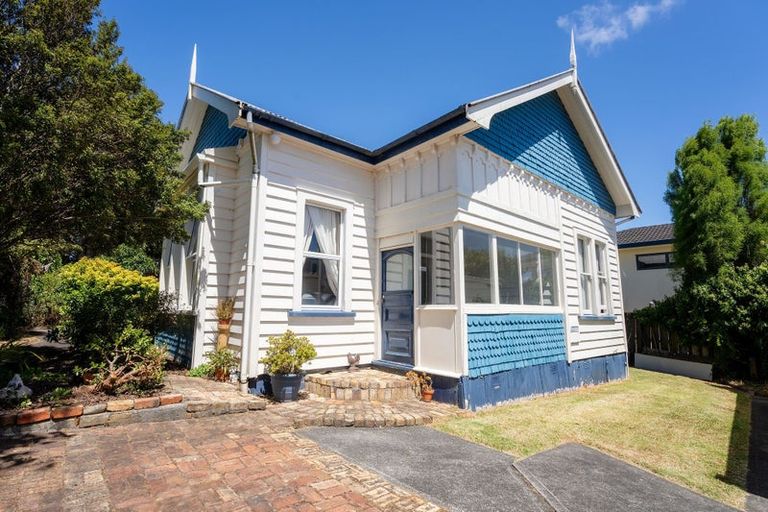 Photo of property in 72 Hinemoa Street, Birkenhead, Auckland, 0626