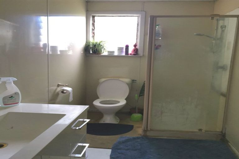 Photo of property in 18 Saint Leonards Road, Kelston, Auckland, 0602