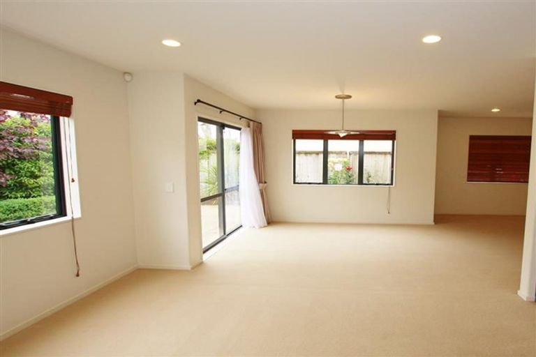 Photo of property in 27a Kelvin Hart Drive, East Tamaki, Auckland, 2013